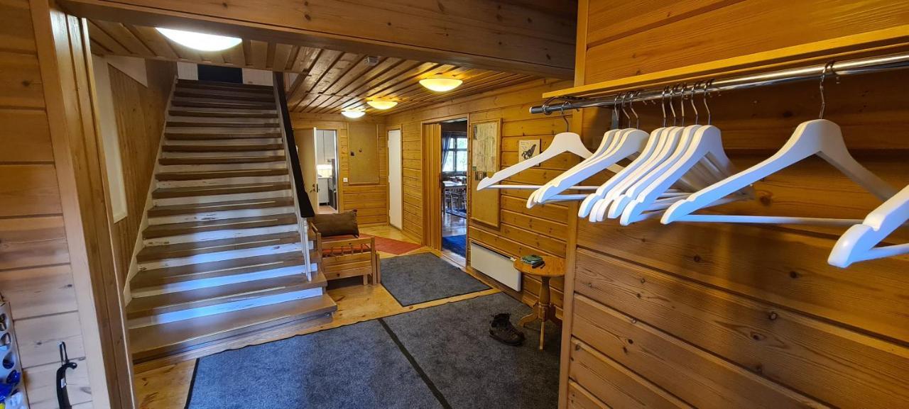 Silver Fox Hostel Äkäslompolo Exteriör bild