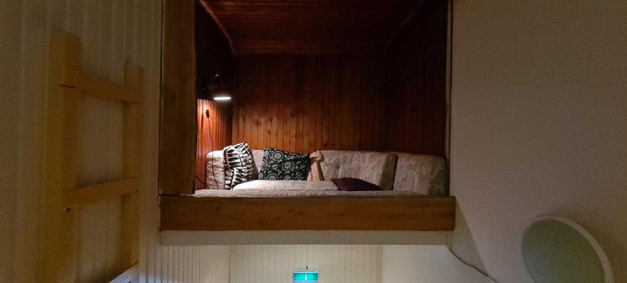 Silver Fox Hostel Äkäslompolo Exteriör bild